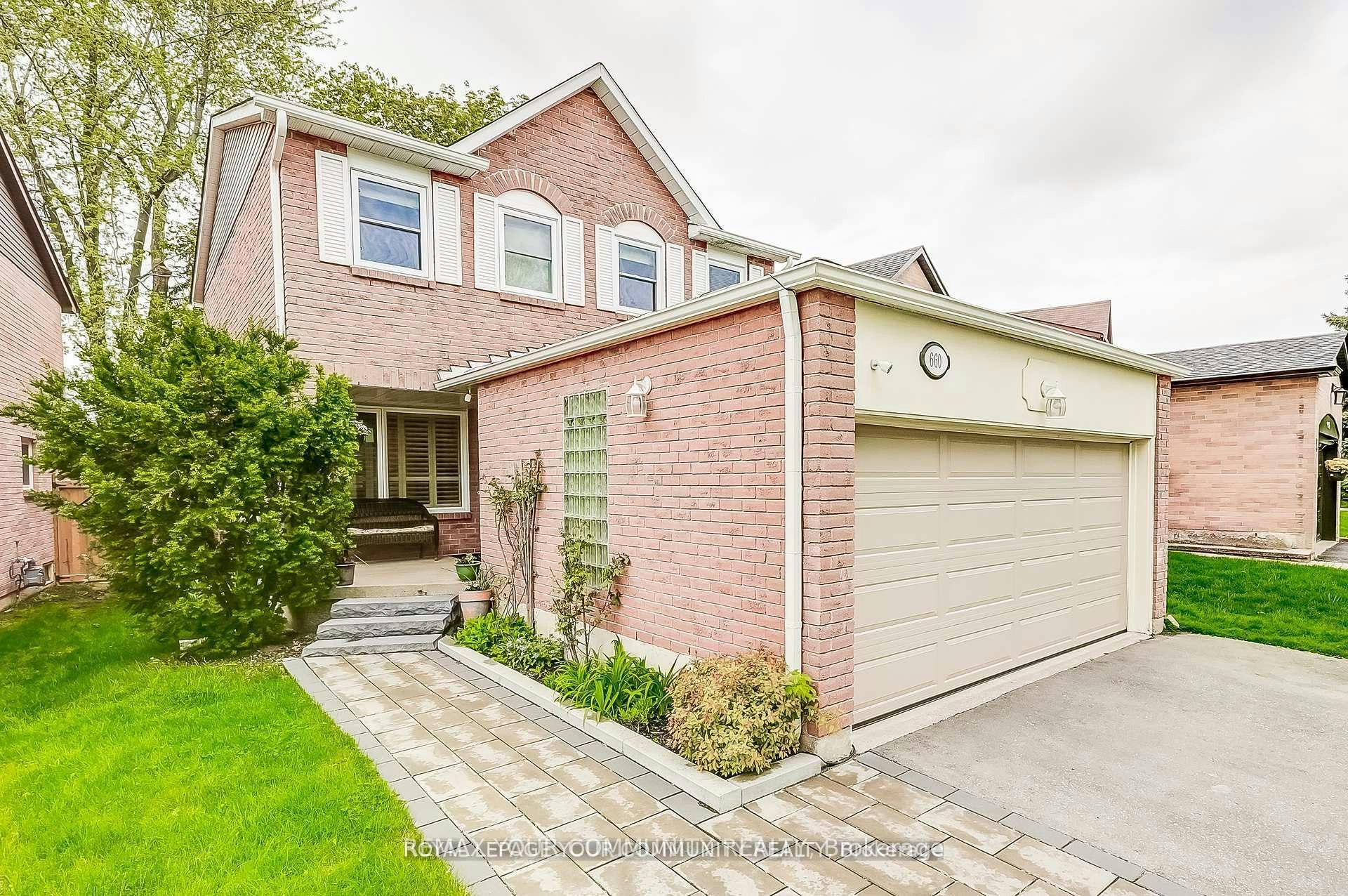 660 Foxwood Trail, Pickering, ON, L1V 3X8