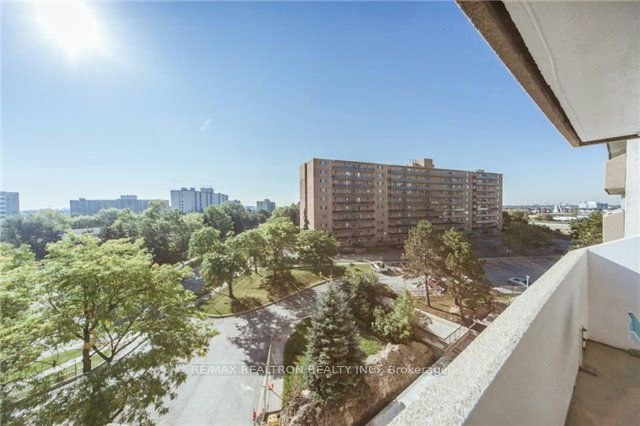 606-120 Dundalk Drive, Toronto, ON, M1P 4V9 - 3
