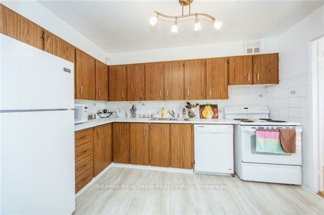606-120 Dundalk Drive, Toronto, ON, M1P 4V9 - 9