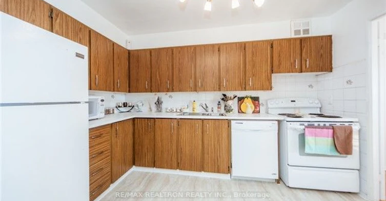 606-120 Dundalk Drive, Toronto, ON, M1P 4V9 - 9