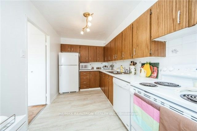 606-120 Dundalk Drive, Toronto, ON, M1P 4V9 - 8