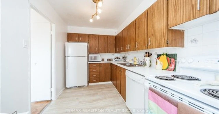 606-120 Dundalk Drive, Toronto, ON, M1P 4V9 - 8