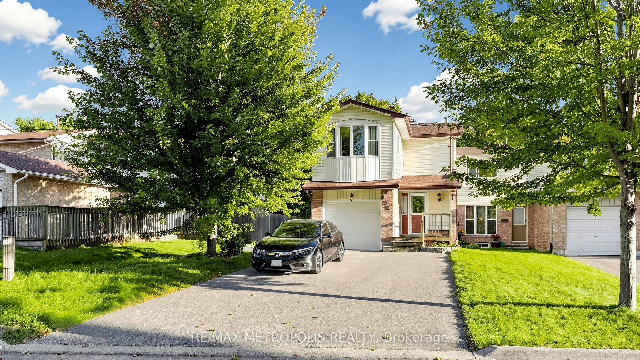 892 Gentry Crescent, Oshawa, ON, L1K 1L8 - 2
