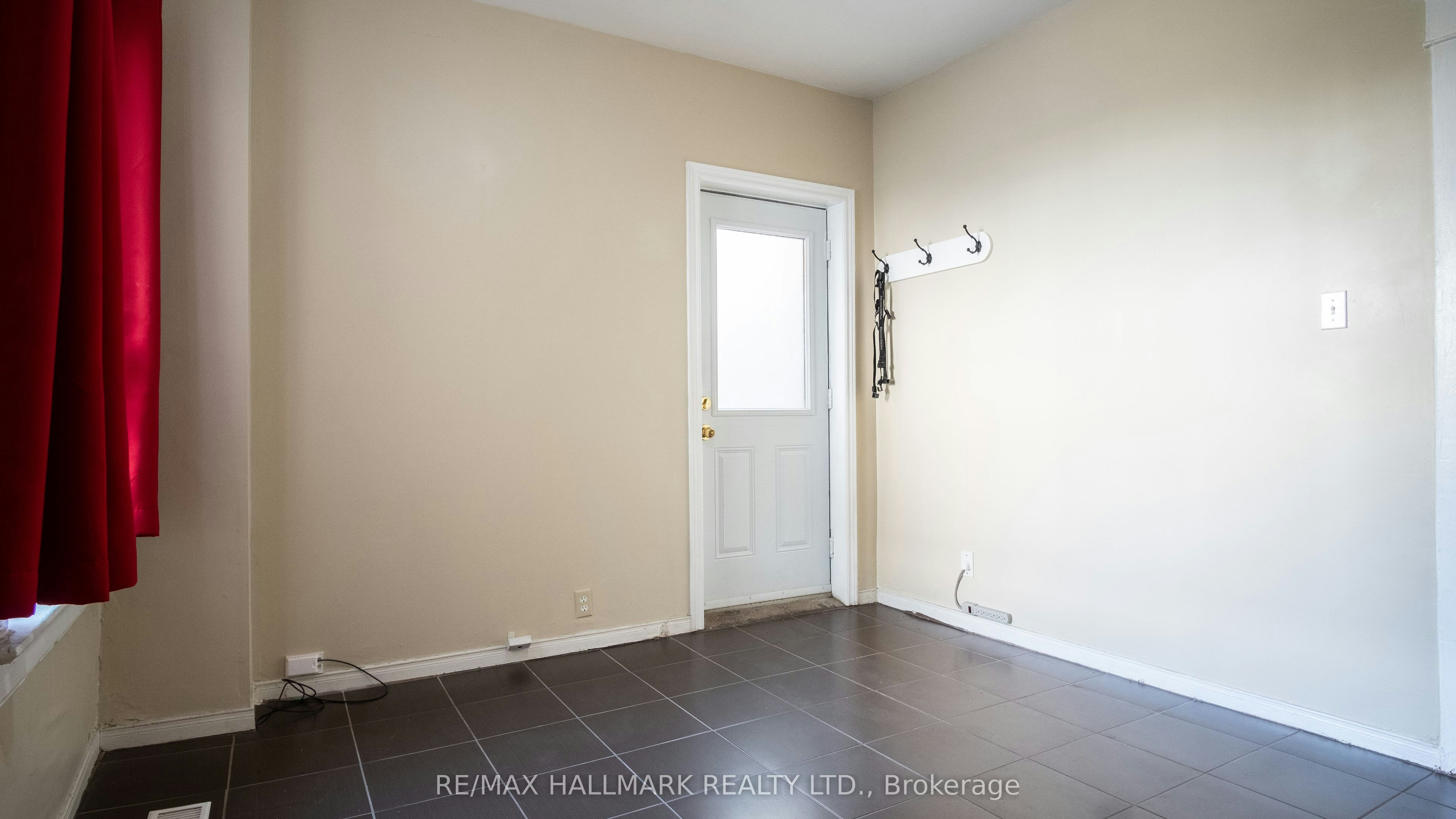 3-560 Jones Avenue, Toronto, ON, M4J 3H1 - 5