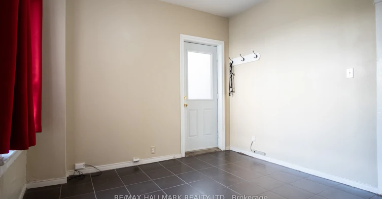 3-560 Jones Avenue, Toronto, ON, M4J 3H1 - 5