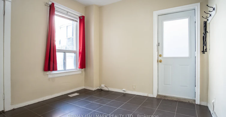 3-560 Jones Avenue, Toronto, ON, M4J 3H1 - 2
