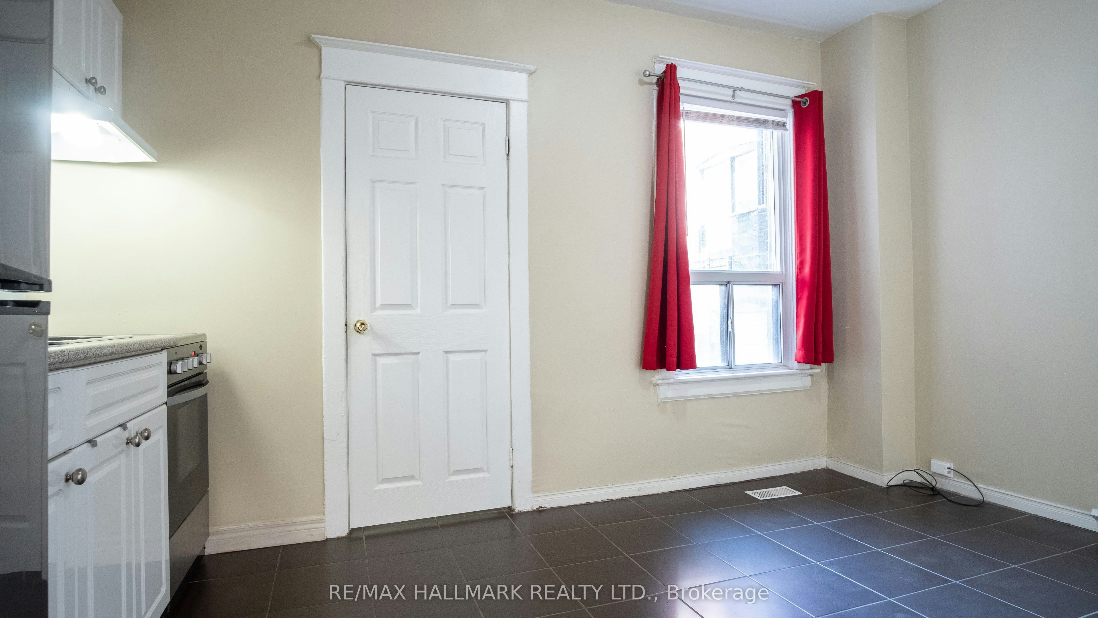 3-560 Jones Avenue, Toronto, ON, M4J 3H1 - 3