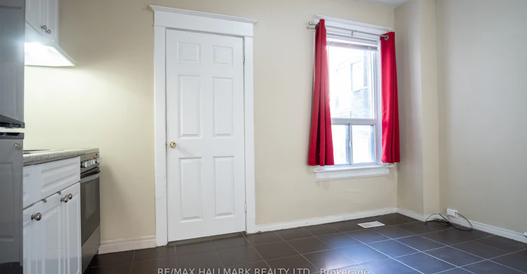 3-560 Jones Avenue, Toronto, ON, M4J 3H1 - 3