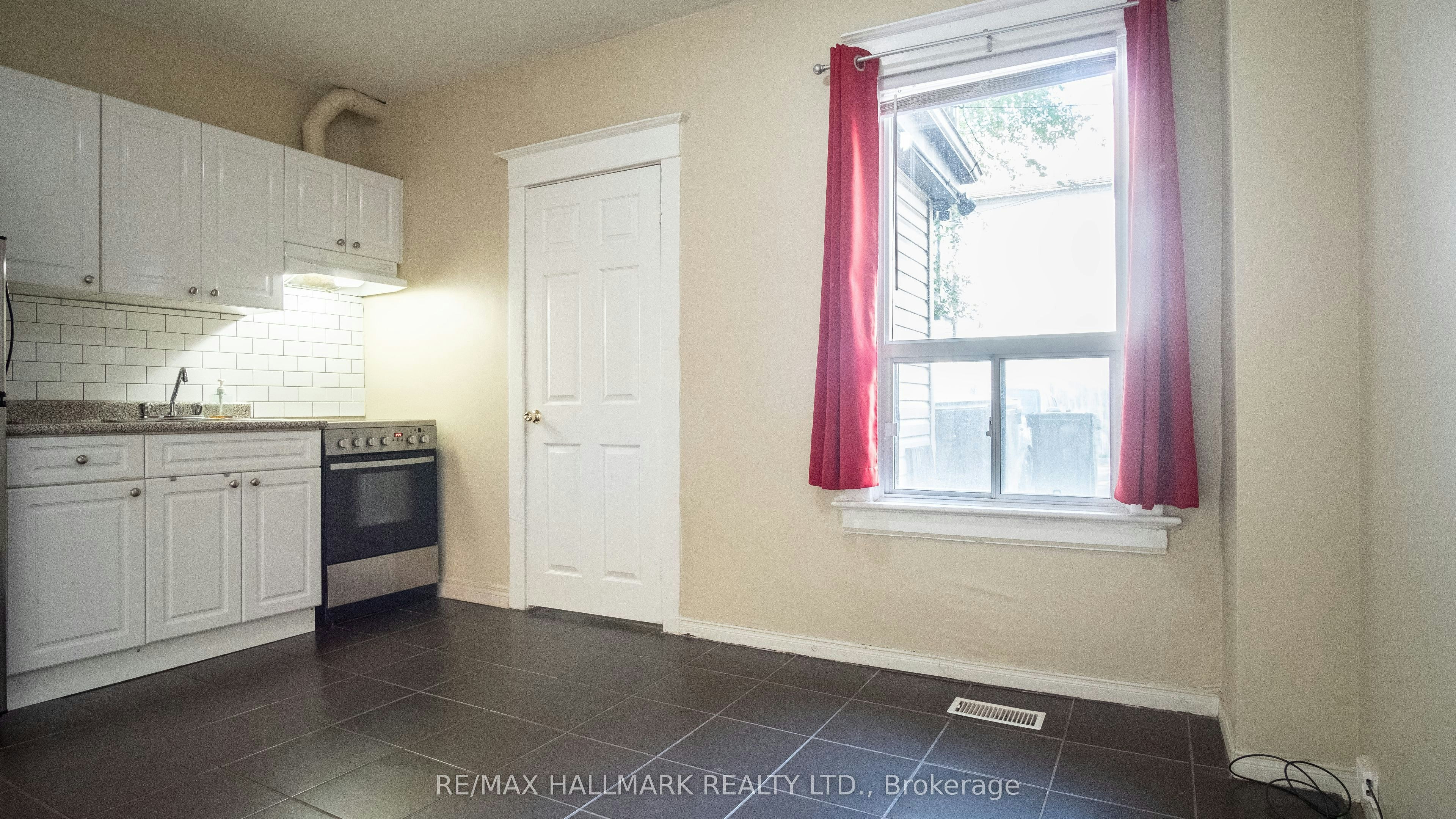 3-560 Jones Avenue, Toronto, ON, M4J 3H1 - 4