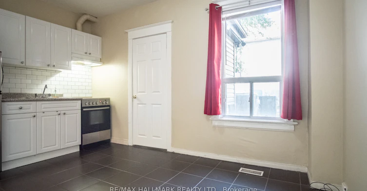 3-560 Jones Avenue, Toronto, ON, M4J 3H1 - 4