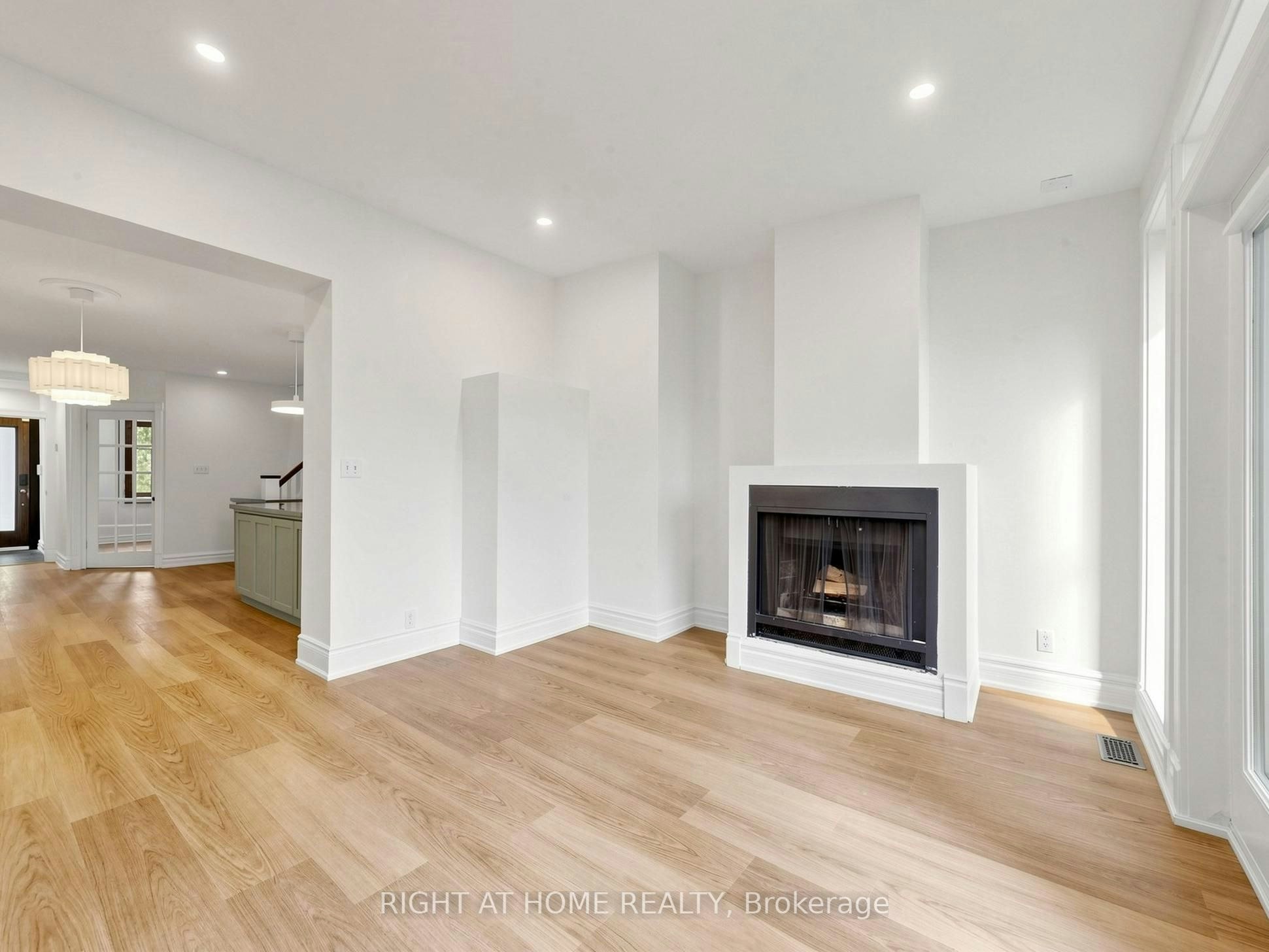 813 Carlaw Avenue, Toronto, ON, M4K 3L1 - 9
