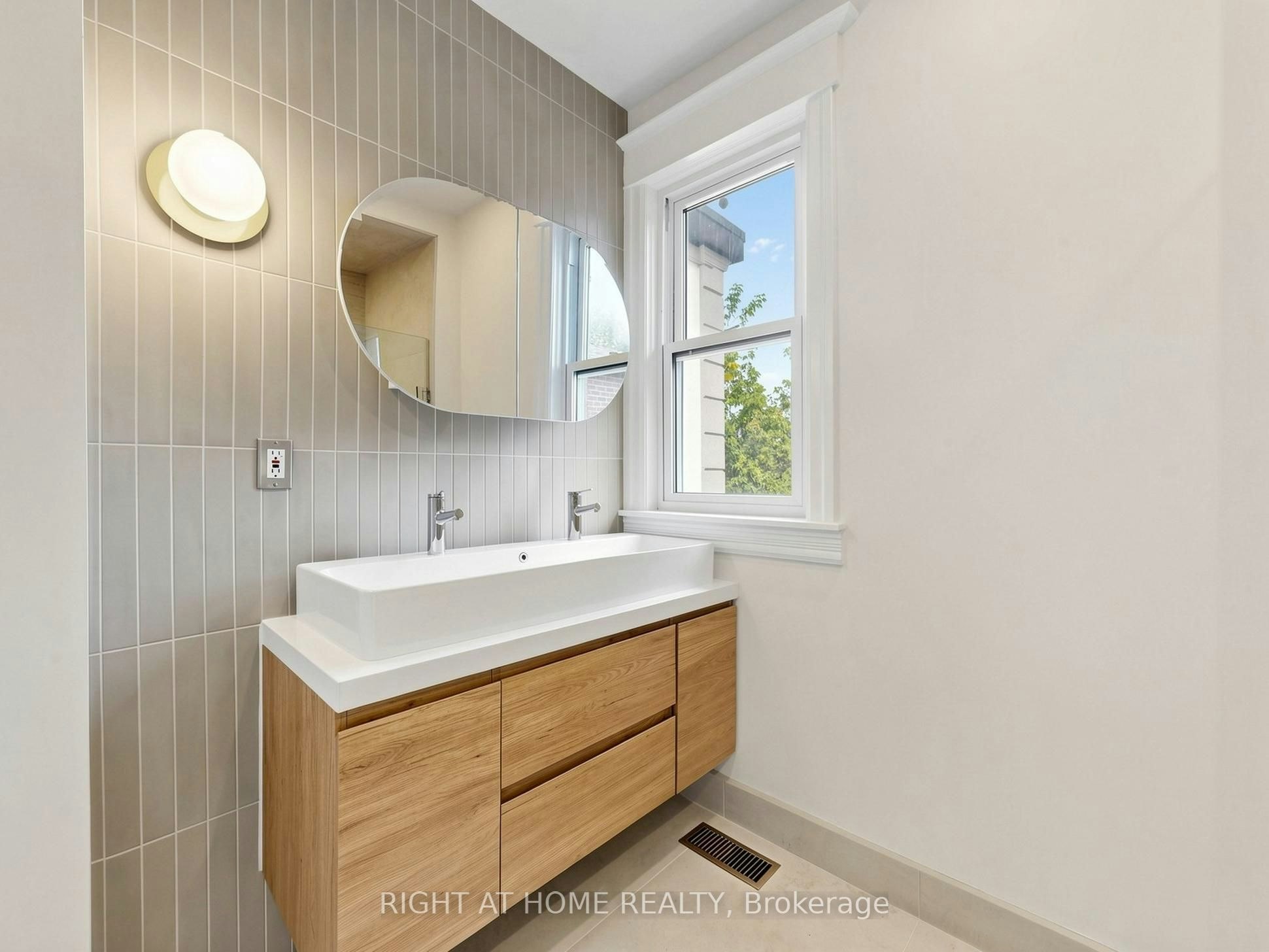 813 Carlaw Avenue, Toronto, ON, M4K 3L1 - 26