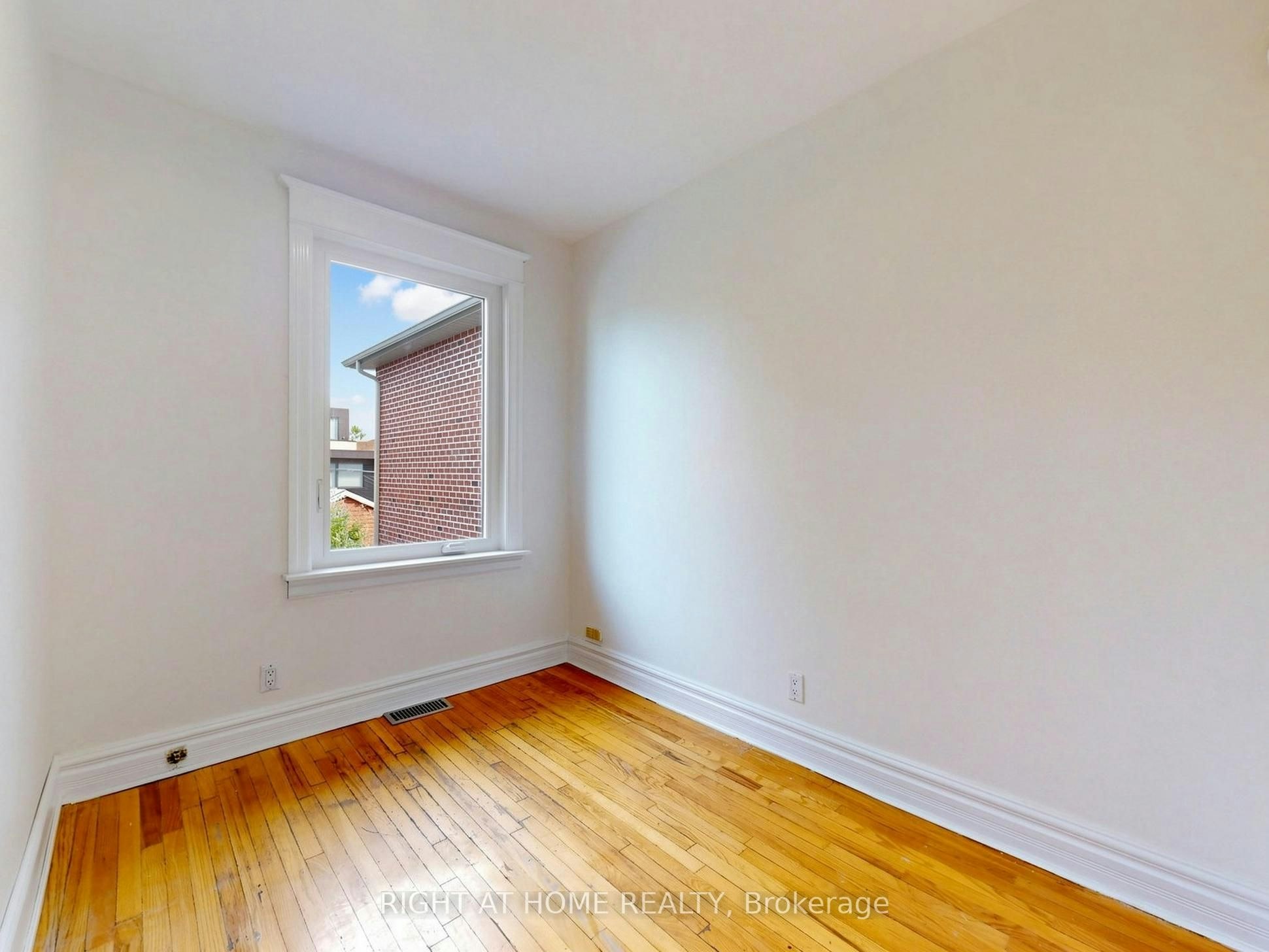 813 Carlaw Avenue, Toronto, ON, M4K 3L1 - 17