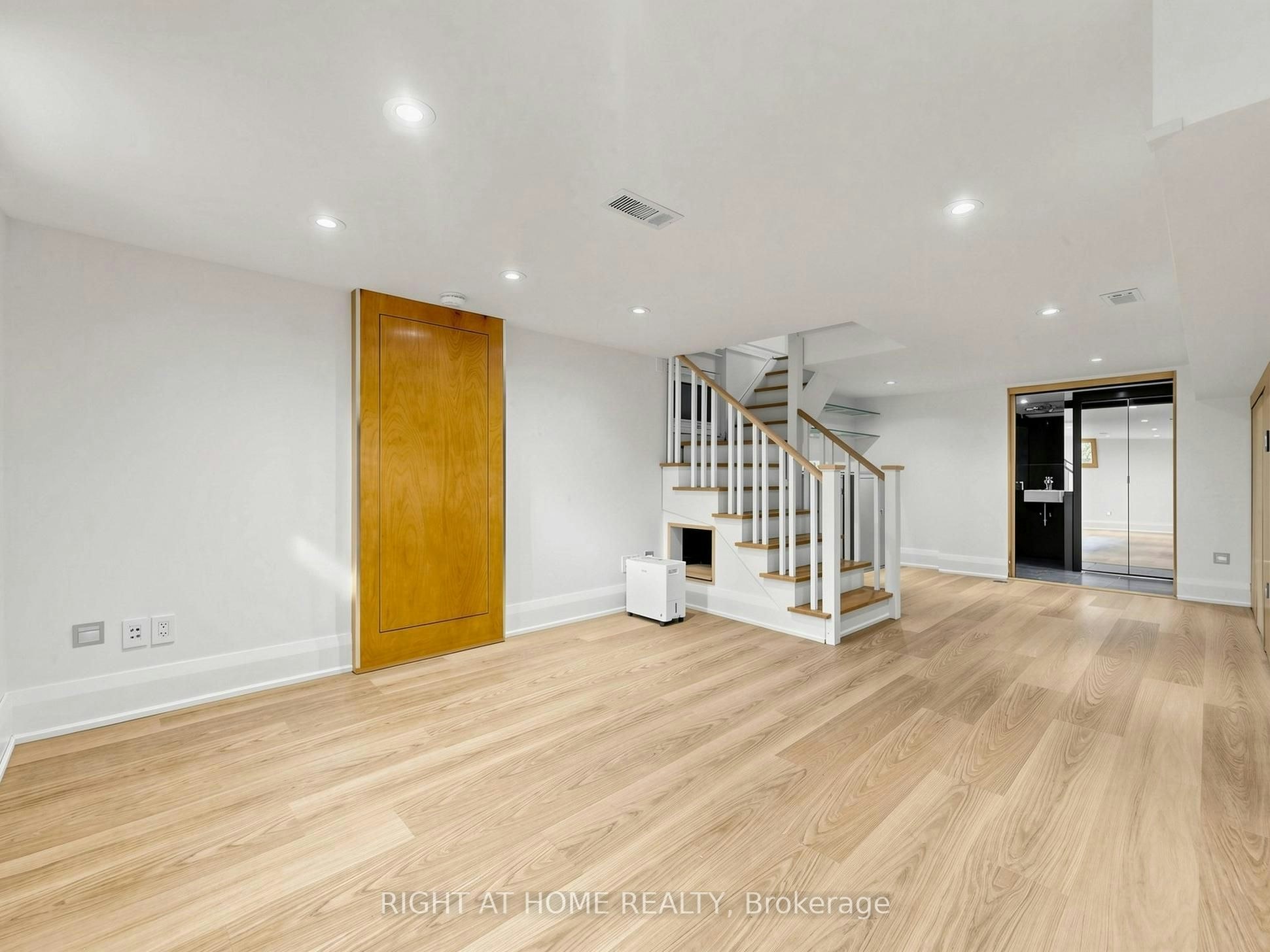 813 Carlaw Avenue, Toronto, ON, M4K 3L1 - 35