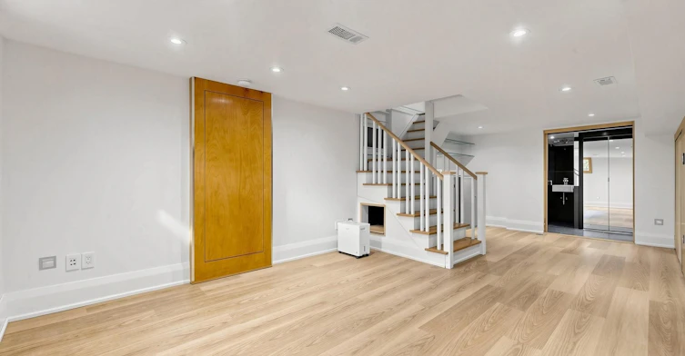 813 Carlaw Avenue, Toronto, ON, M4K 3L1 - 35