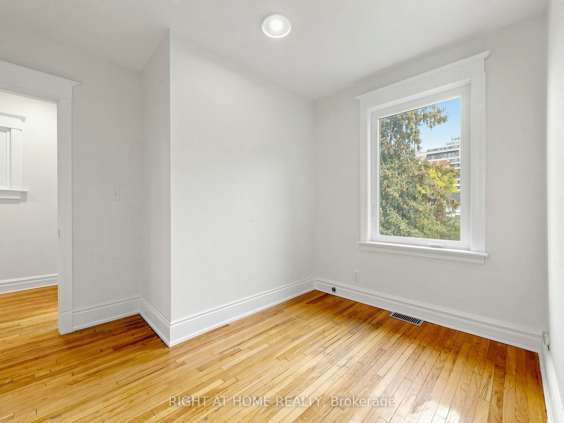 813 Carlaw Avenue, Toronto, ON, M4K 3L1 - 18
