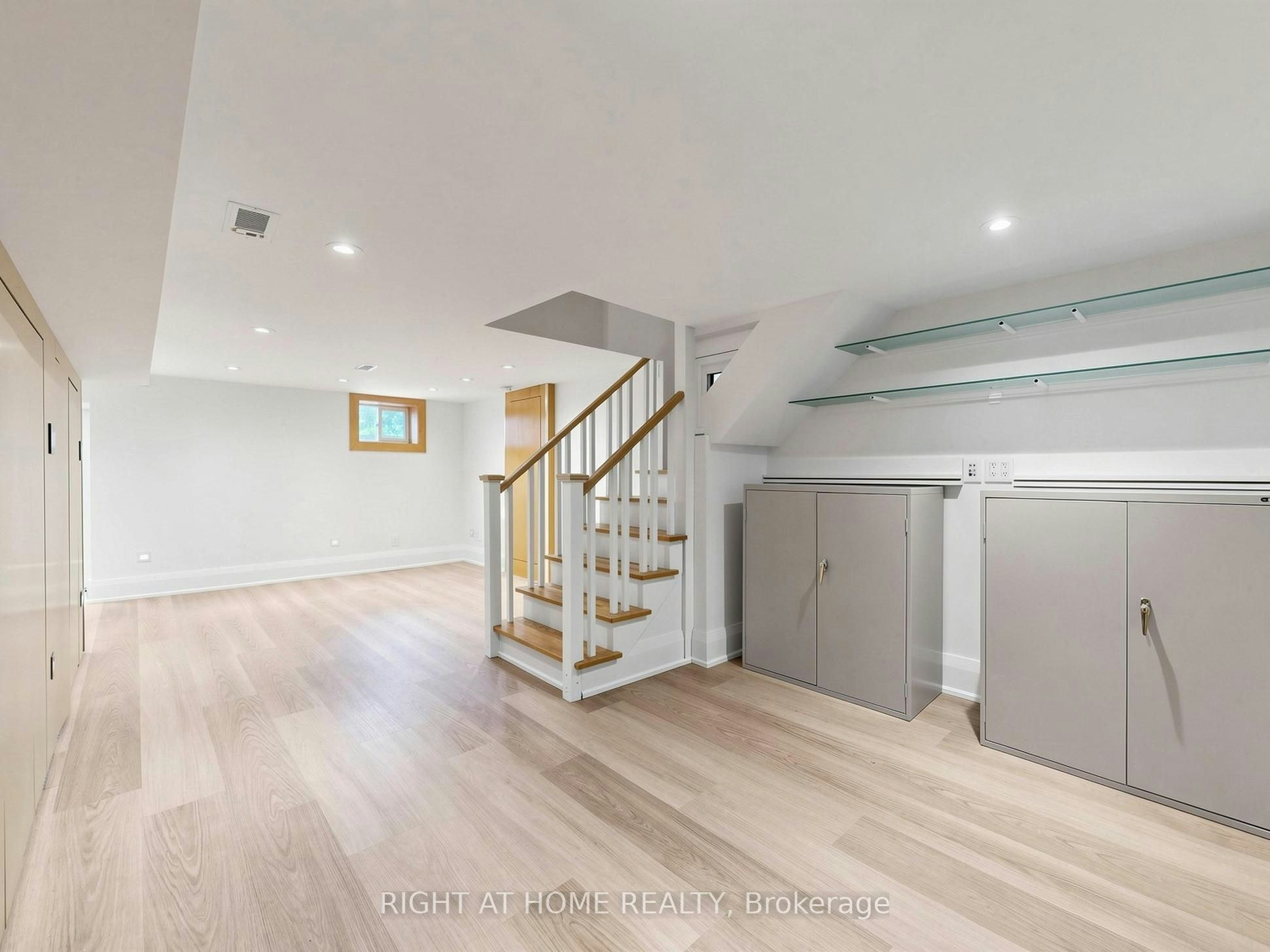 813 Carlaw Avenue, Toronto, ON, M4K 3L1 - 32