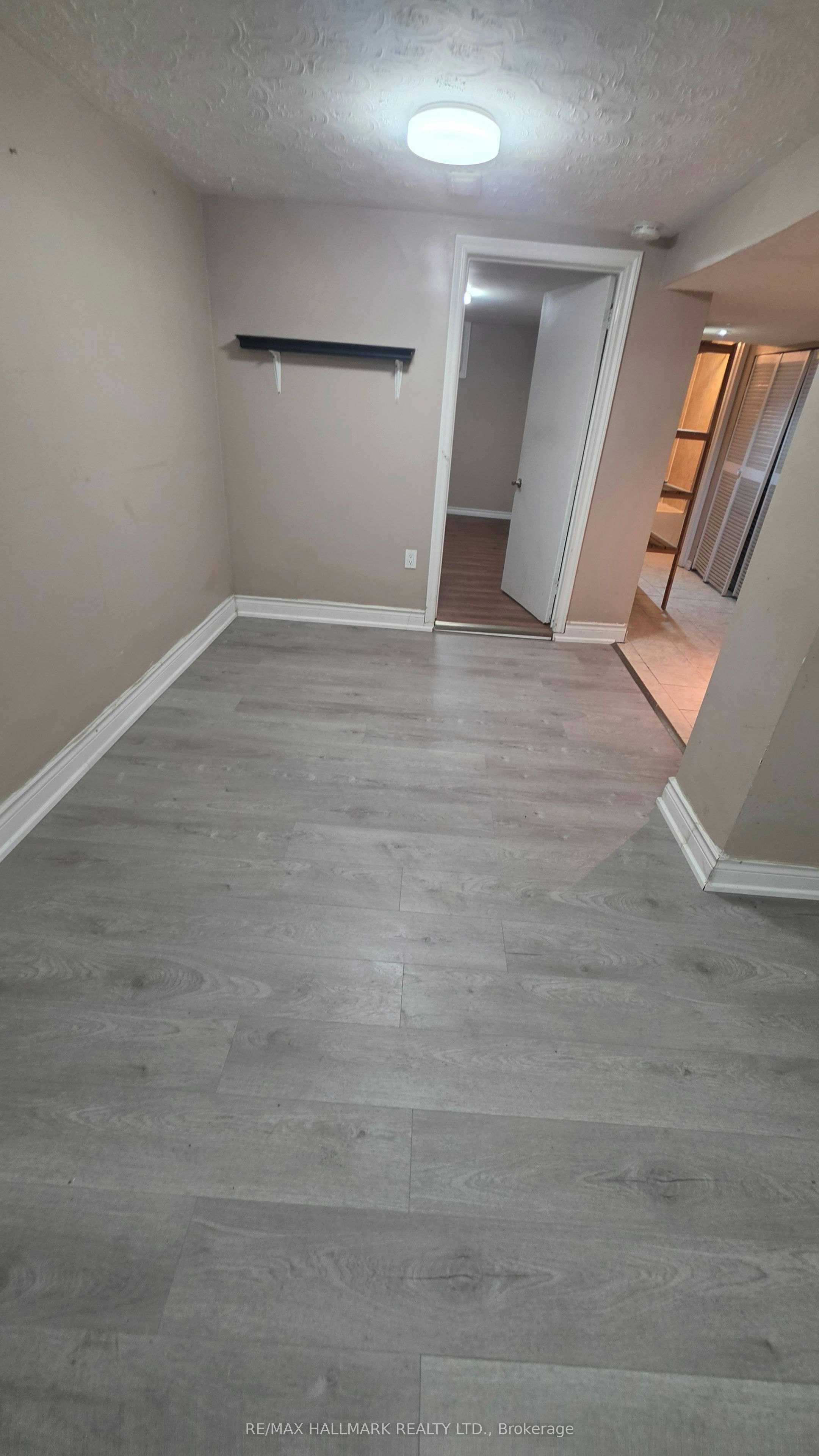 Lower Level-15 North Bonnington Avenue, Toronto, ON, M1K 1X3 - 18