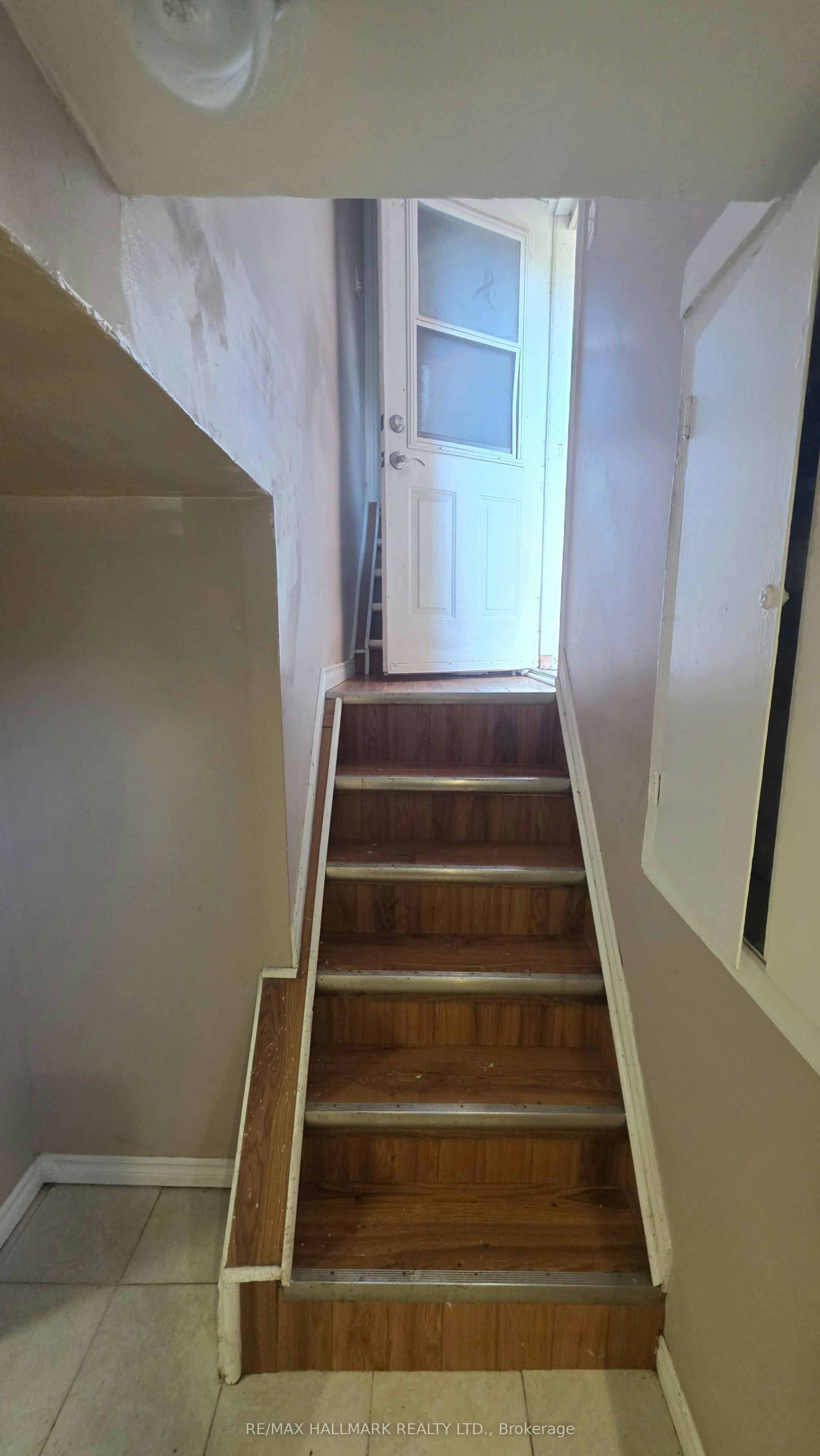 Lower Level-15 North Bonnington Avenue, Toronto, ON, M1K 1X3 - 6