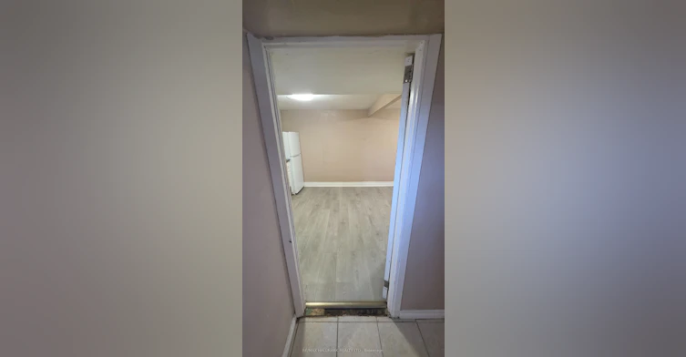 Lower Level-15 North Bonnington Avenue, Toronto, ON, M1K 1X3 - 9