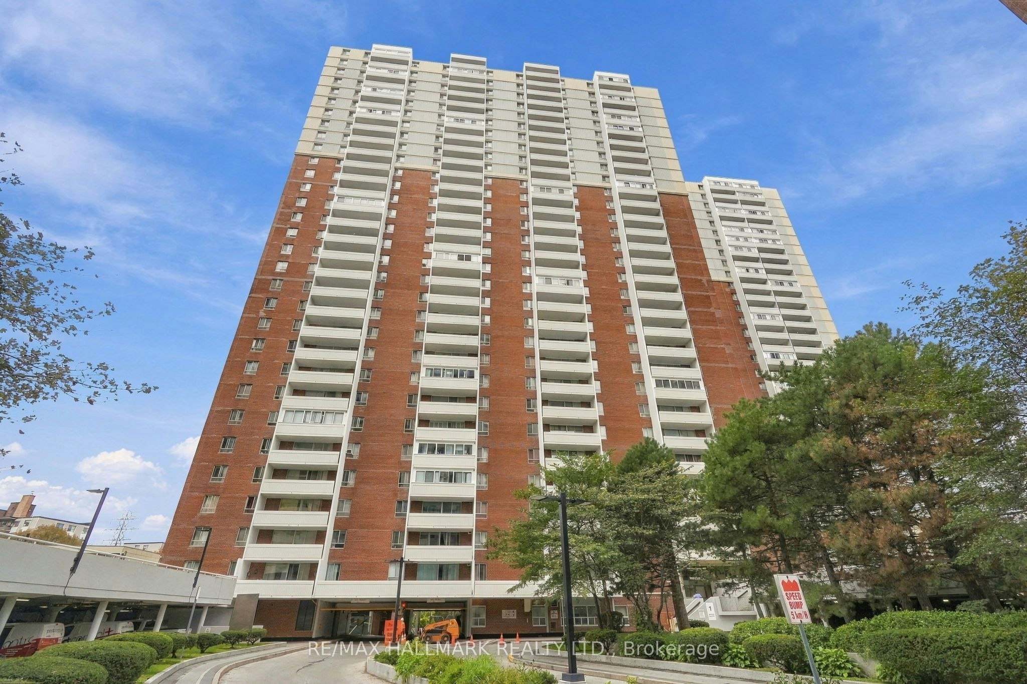 1419-1 Massey Square, Toronto, ON, M4C 5L4