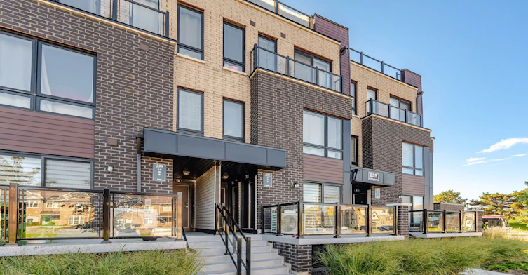 4-235 Mclevin Avenue, Toronto, ON, M1B 0E8 - 2