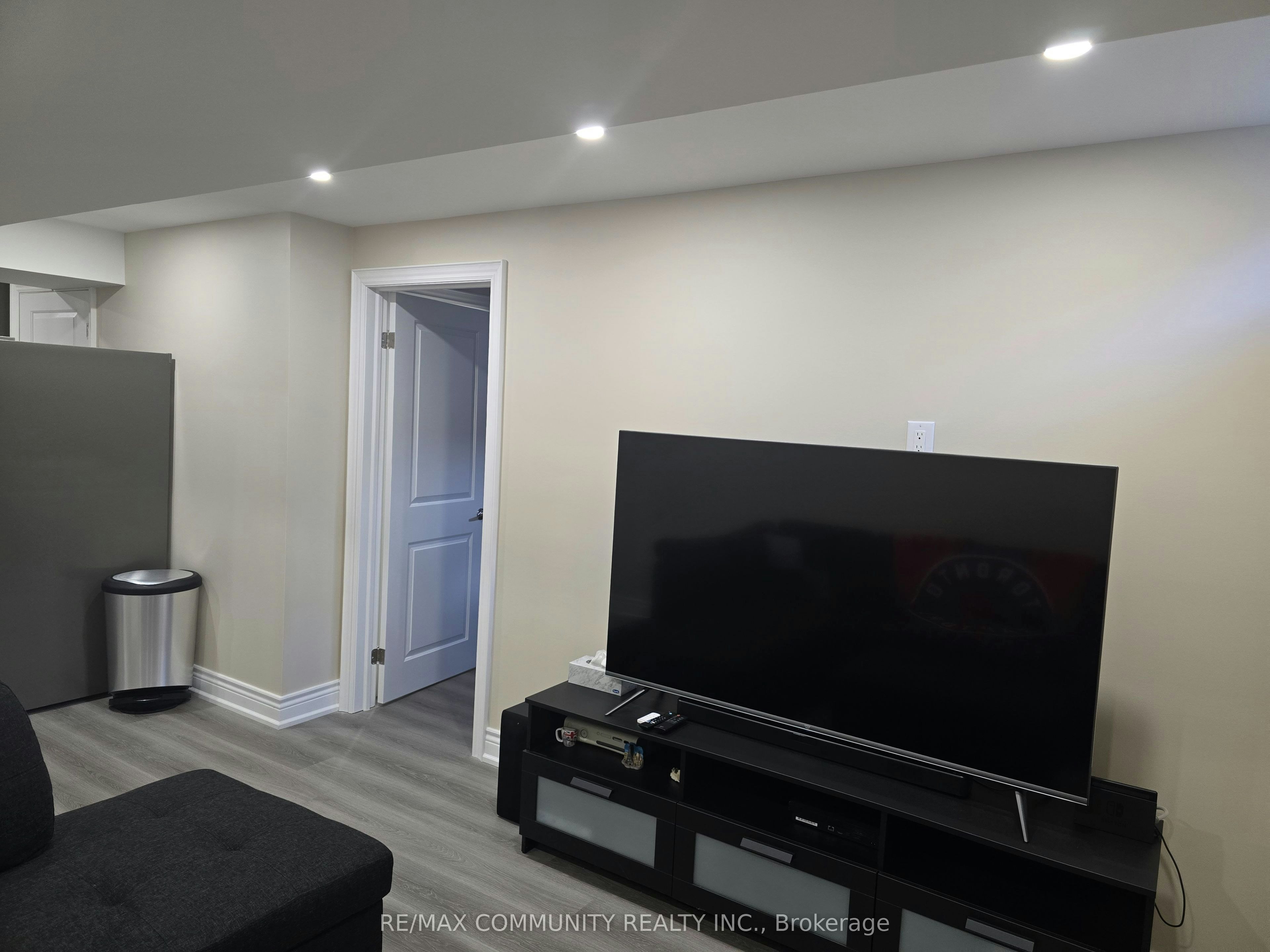 8 Hassard Short Lane, Ajax, ON, L1S 0G4 - 4