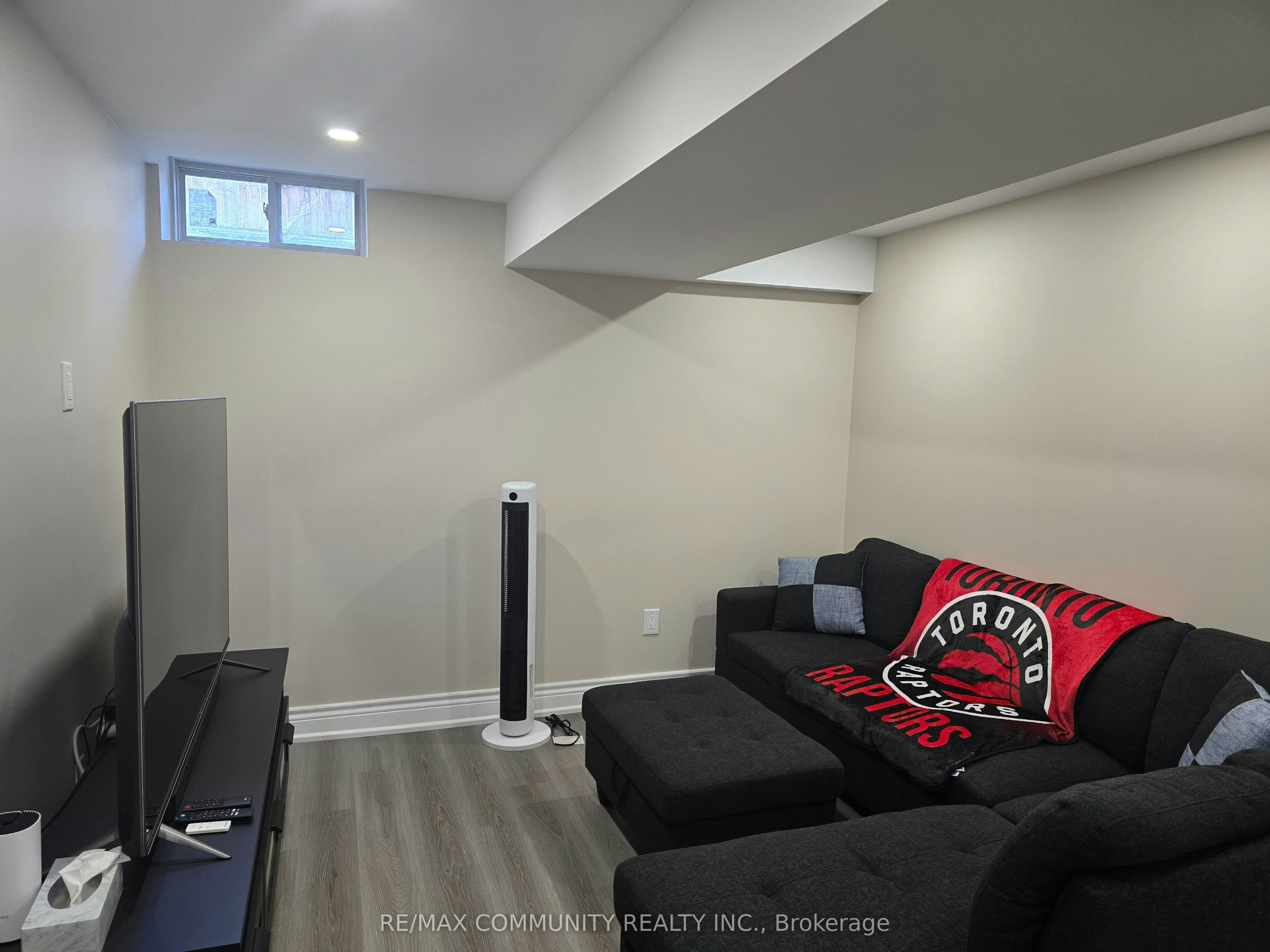 8 Hassard Short Lane, Ajax, ON, L1S 0G4 - 3