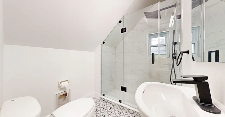 4-11 Columbine Avenue, Toronto, ON, M4L 1P2 - 10