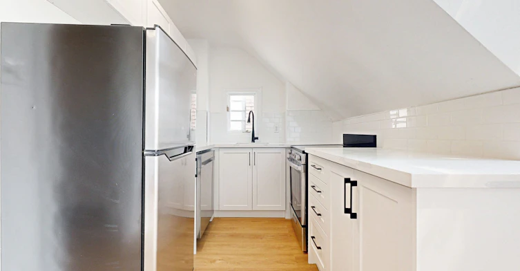 4-11 Columbine Avenue, Toronto, ON, M4L 1P2 - 13