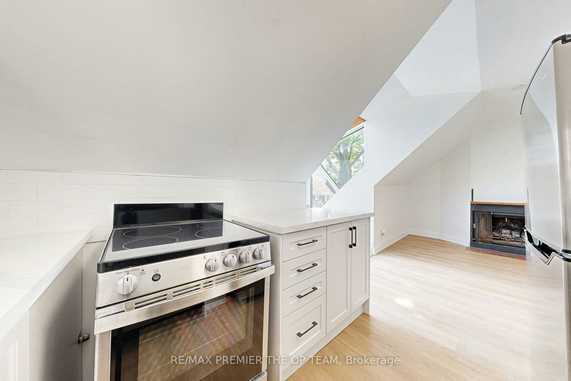4-11 Columbine Avenue, Toronto, ON, M4L 1P2 - 14