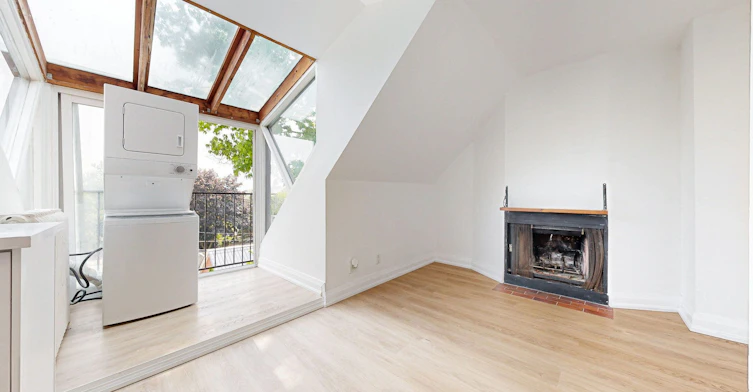 4-11 Columbine Avenue, Toronto, ON, M4L 1P2 - 11