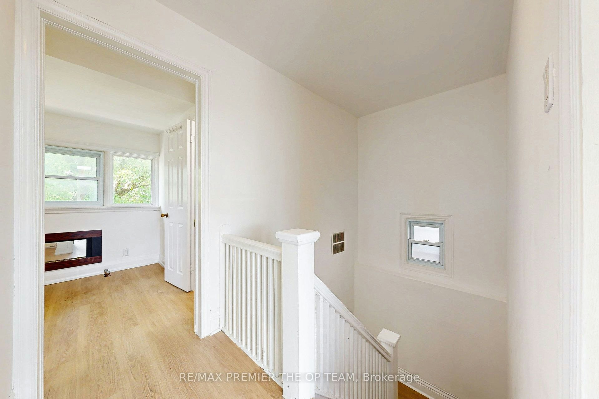 4-11 Columbine Avenue, Toronto, ON, M4L 1P2 - 5