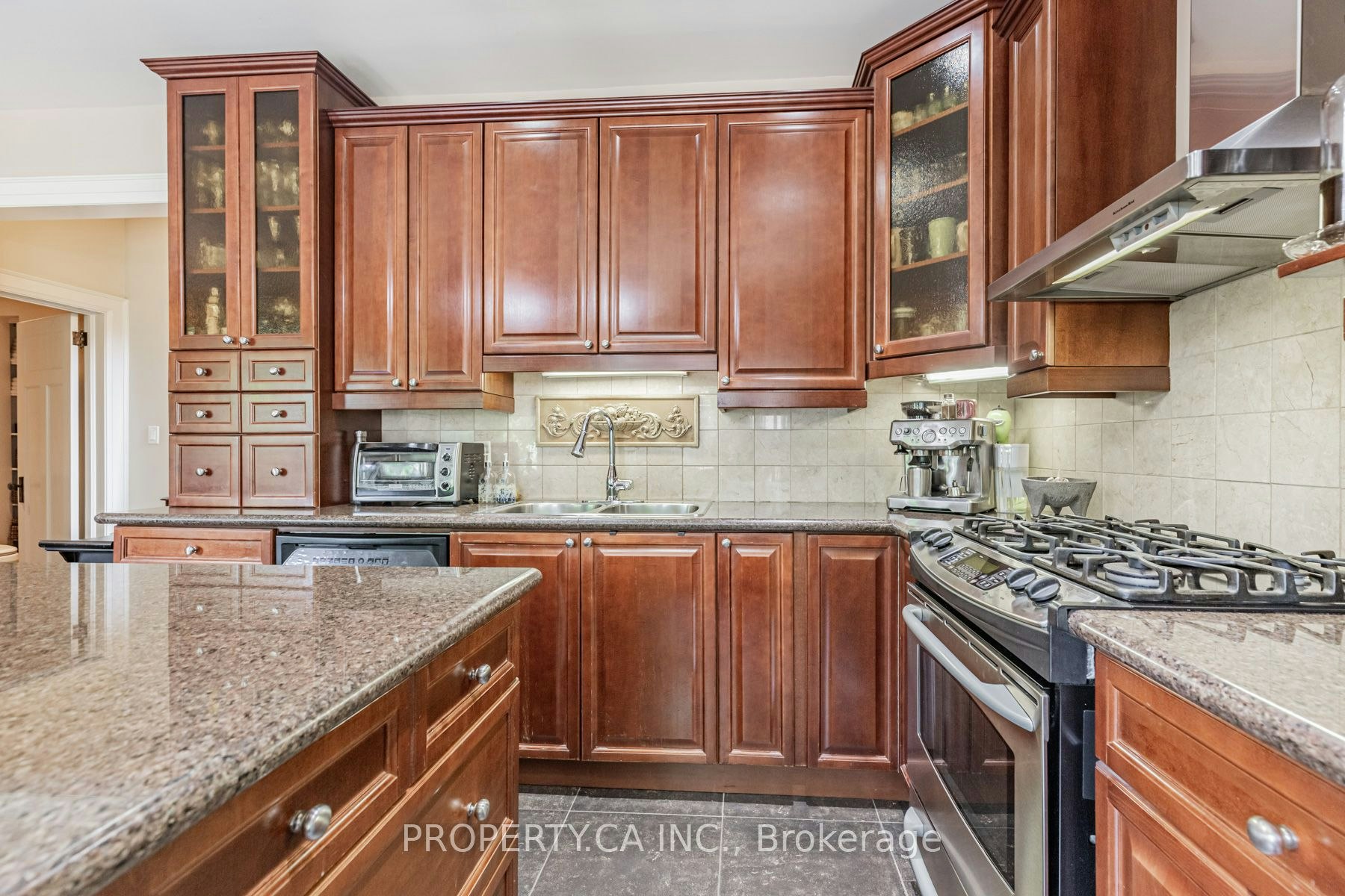 Upper-131 Gillard Avenue, Toronto, ON, M4J 4N7 - 3