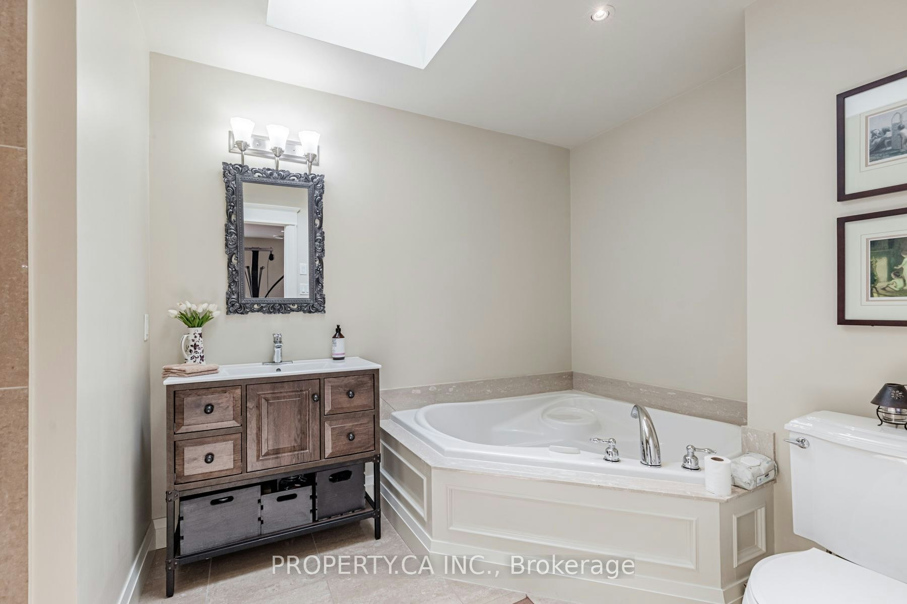 Upper-131 Gillard Avenue, Toronto, ON, M4J 4N7 - 17