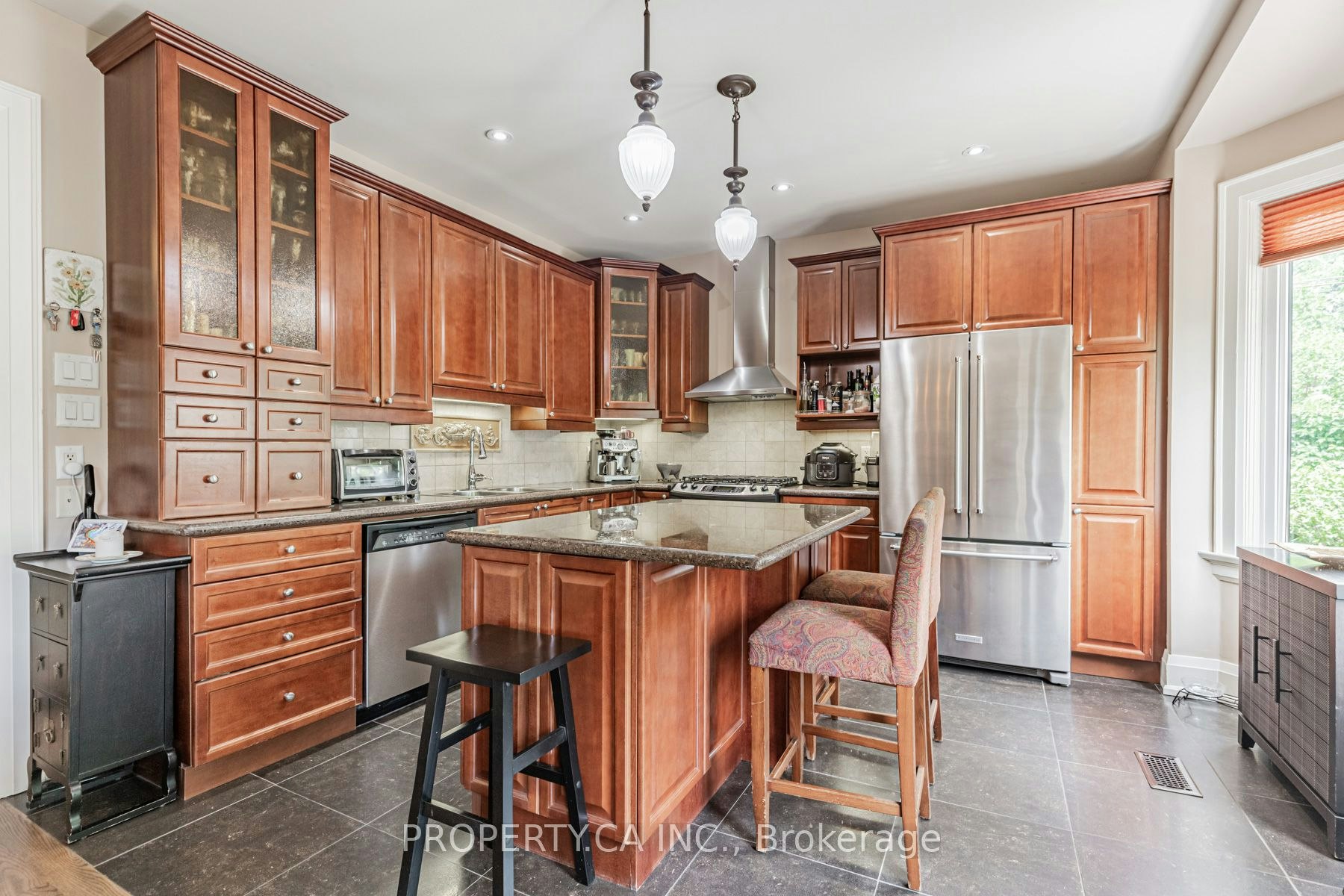Upper-131 Gillard Avenue, Toronto, ON, M4J 4N7 - 4