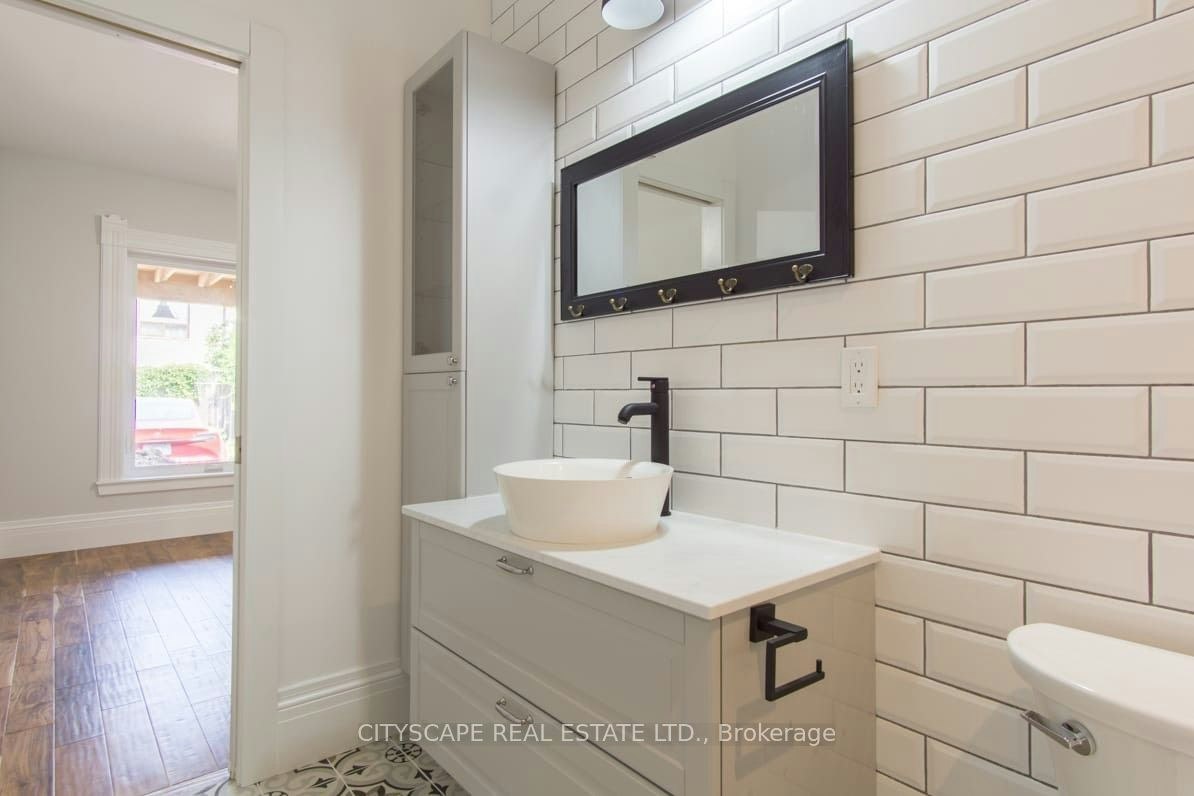 Main-936 Dundas Street E, Toronto, ON, M4M 1R3 - 10