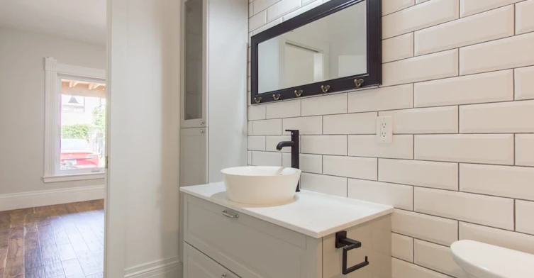 Main-936 Dundas Street E, Toronto, ON, M4M 1R3 - 10