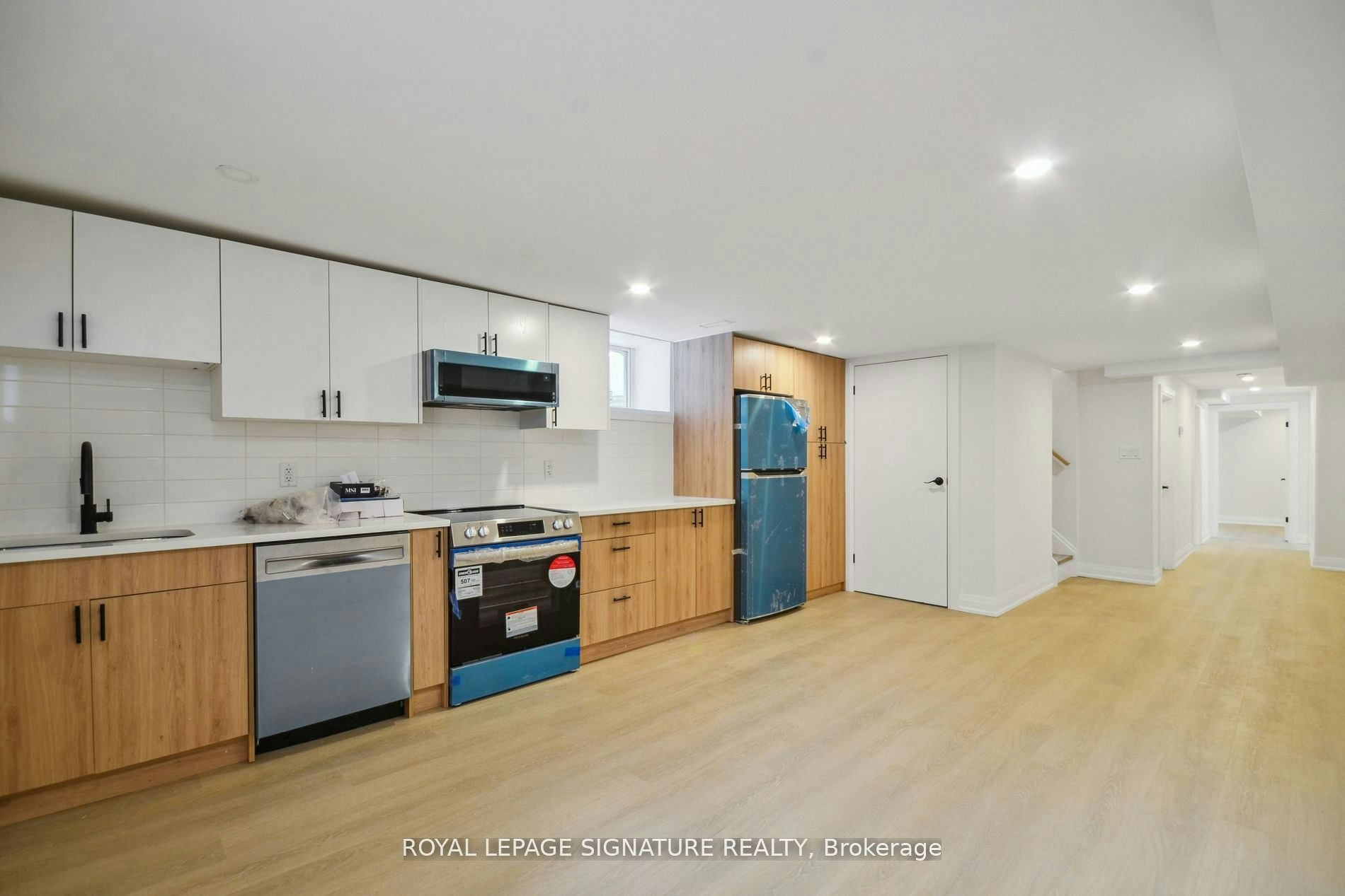 Lower-129 Kenilworth Avenue, Toronto, ON, M4L 3S7 - 3