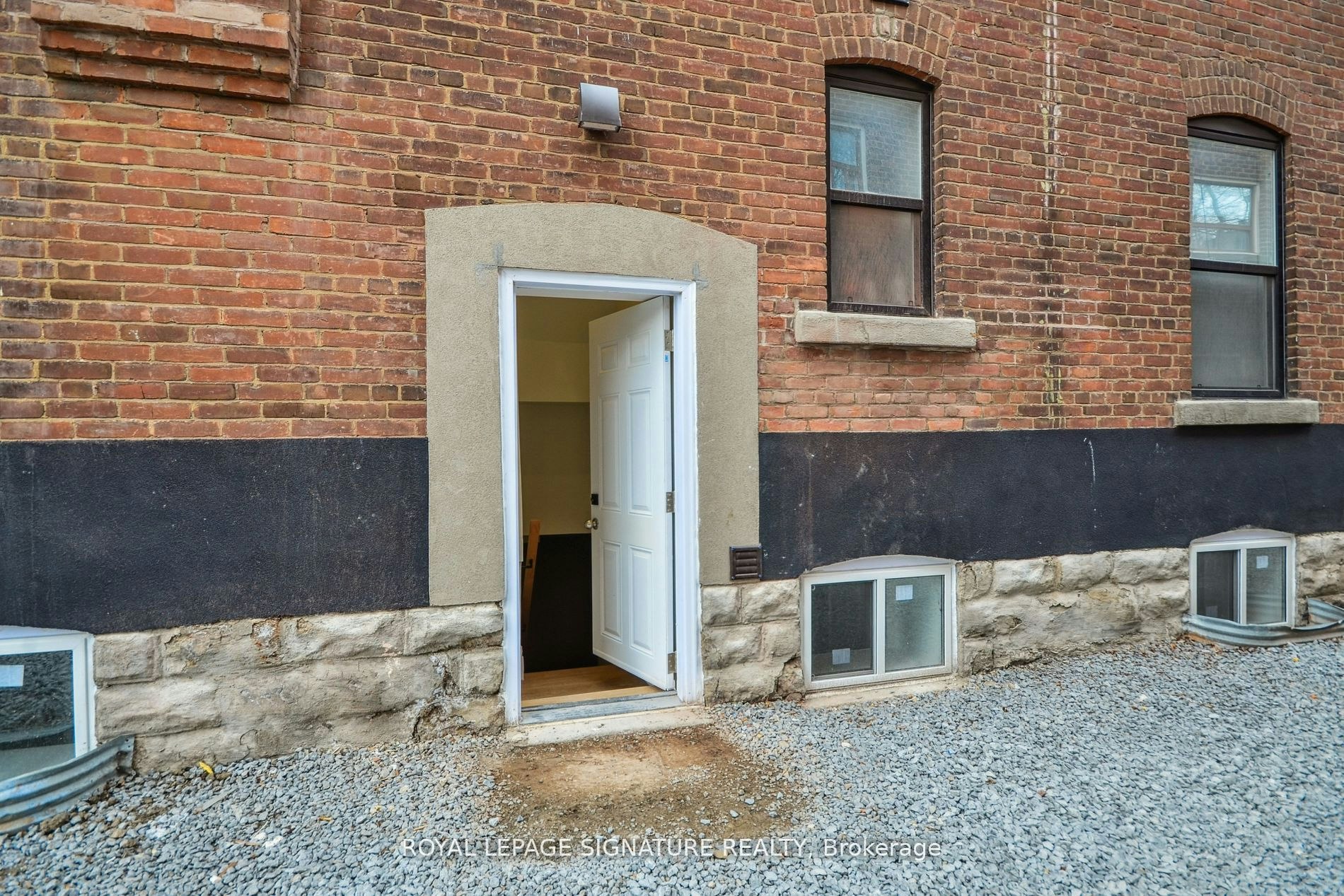 Lower-129 Kenilworth Avenue, Toronto, ON, M4L 3S7 - 2