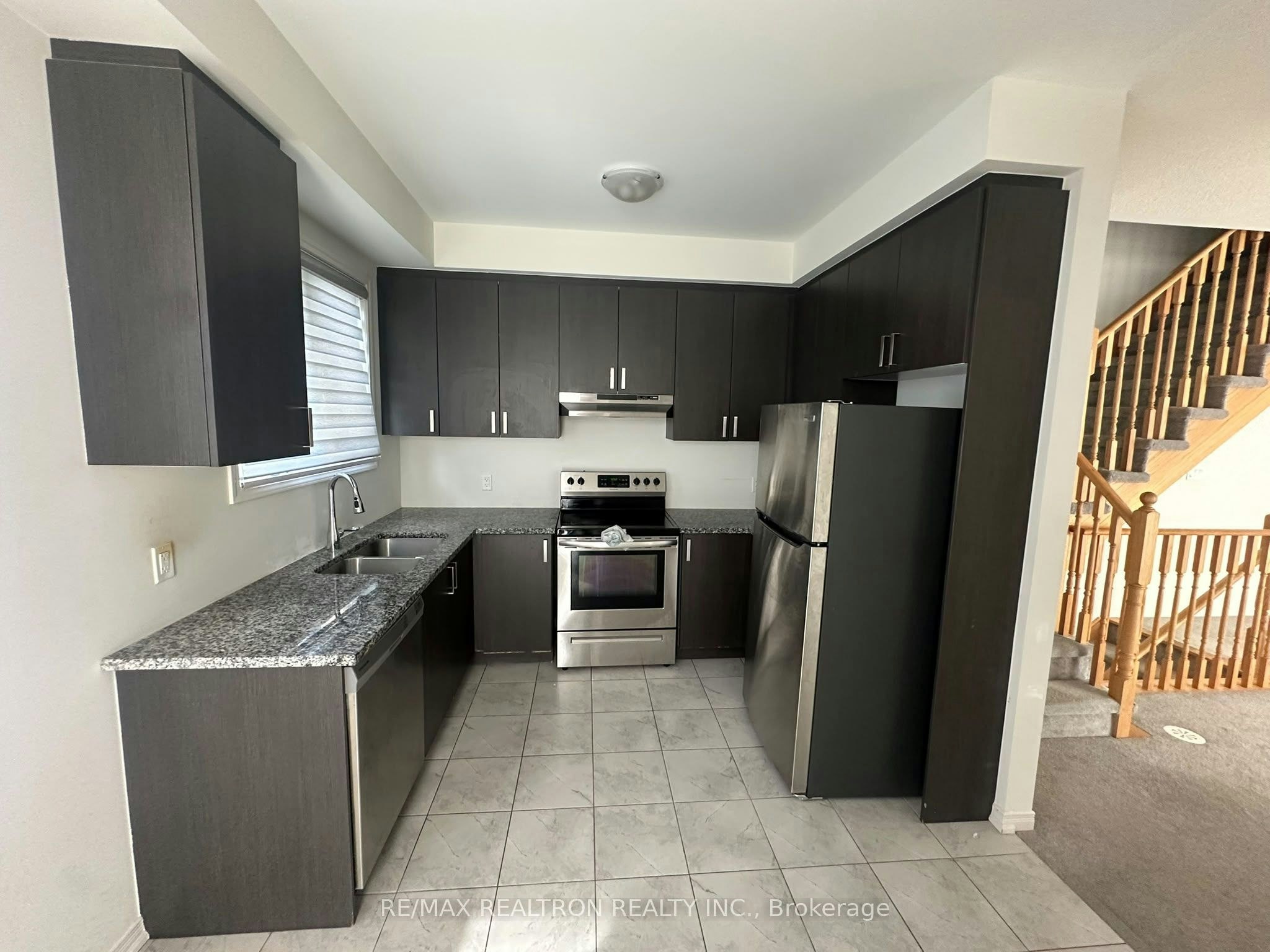1460 Grand Prairie Path, Oshawa, ON, L1K 3G1 - 3