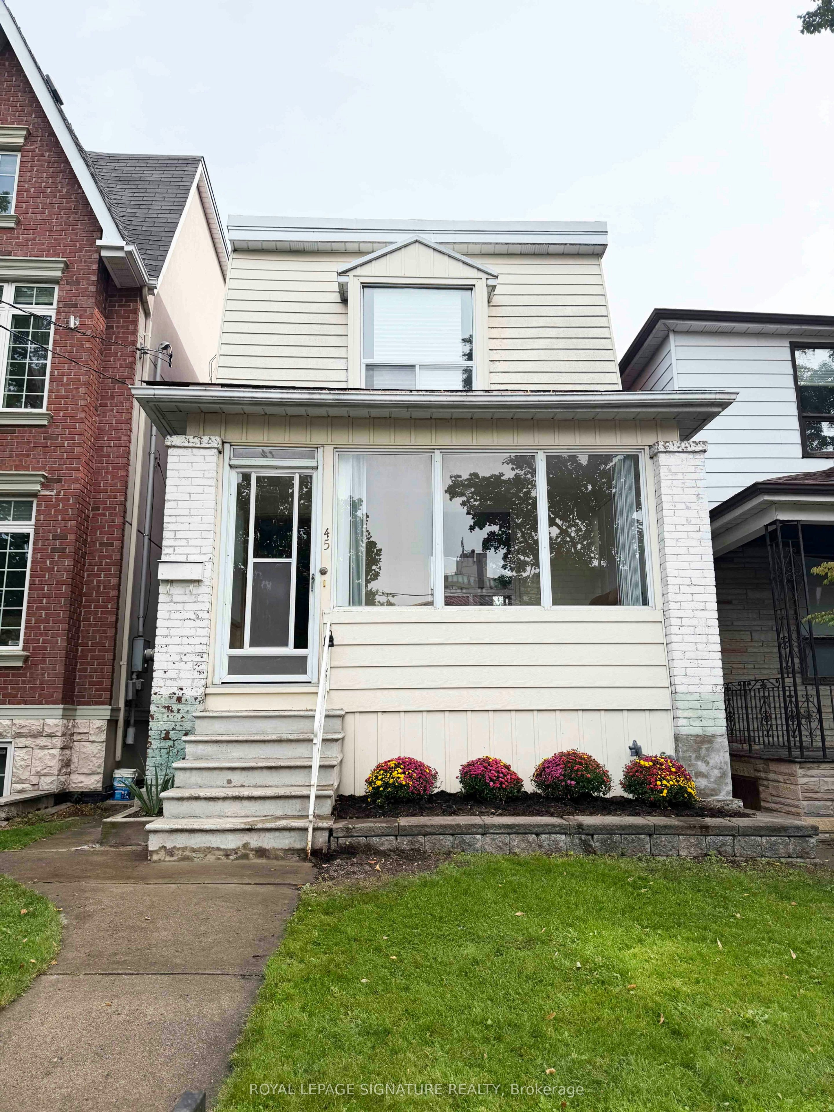 45 Eaton Avenue, Toronto, ON, M4J 2Z4