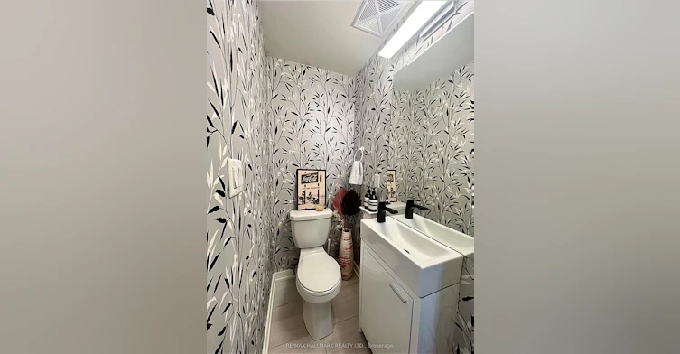 1321 Gerrard Street E, Toronto, ON, M4L 1Y8 - 8