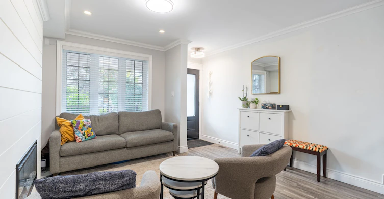 122 Holborne Avenue, Toronto, ON, M4C 2R4 - 4