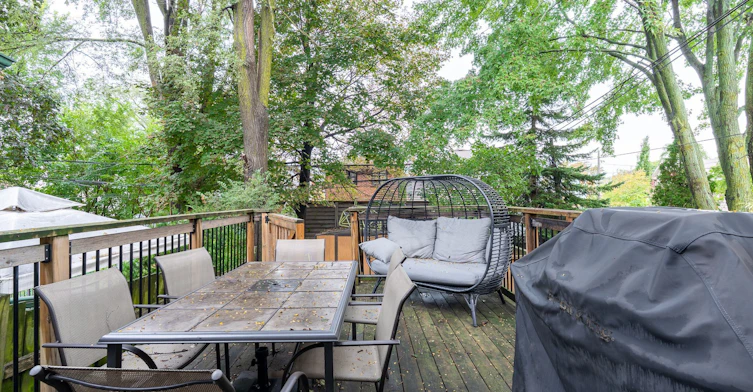 122 Holborne Avenue, Toronto, ON, M4C 2R4 - 25