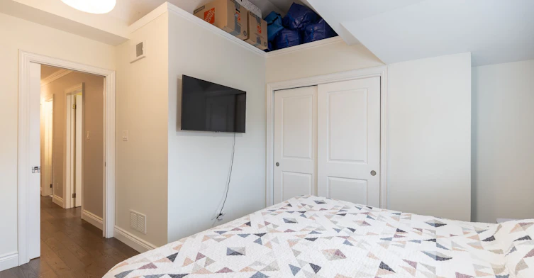 122 Holborne Avenue, Toronto, ON, M4C 2R4 - 16
