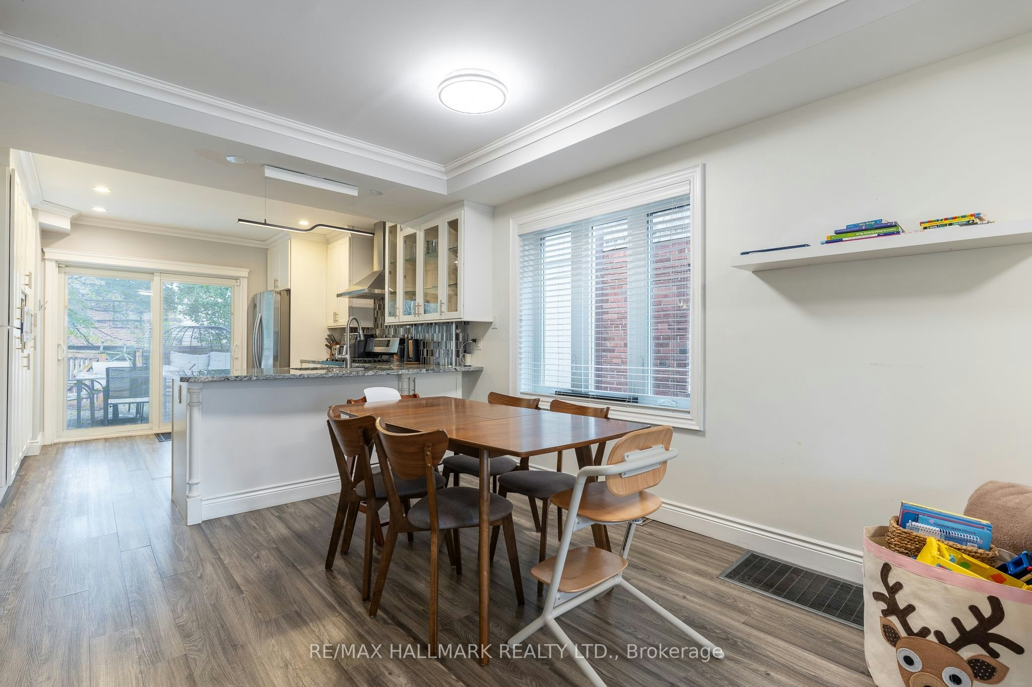 122 Holborne Avenue, Toronto, ON, M4C 2R4 - 7