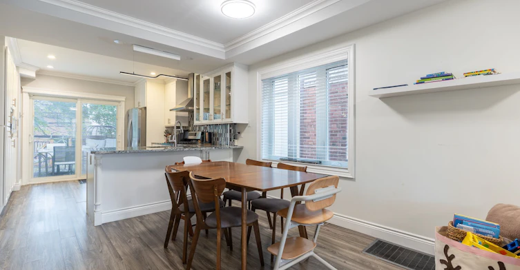 122 Holborne Avenue, Toronto, ON, M4C 2R4 - 7