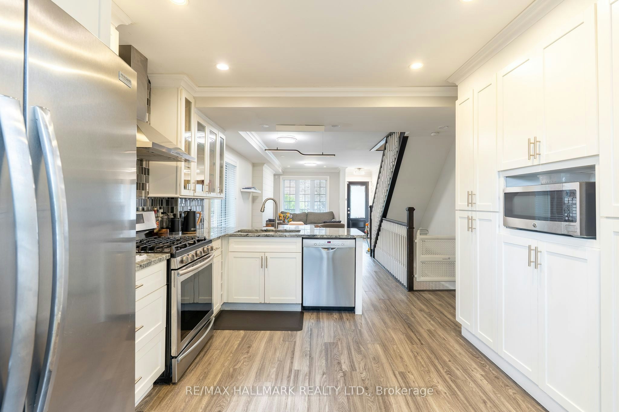 122 Holborne Avenue, Toronto, ON, M4C 2R4 - 12