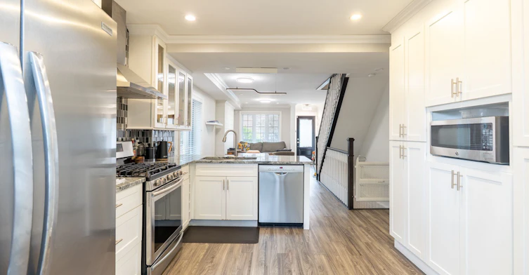 122 Holborne Avenue, Toronto, ON, M4C 2R4 - 12